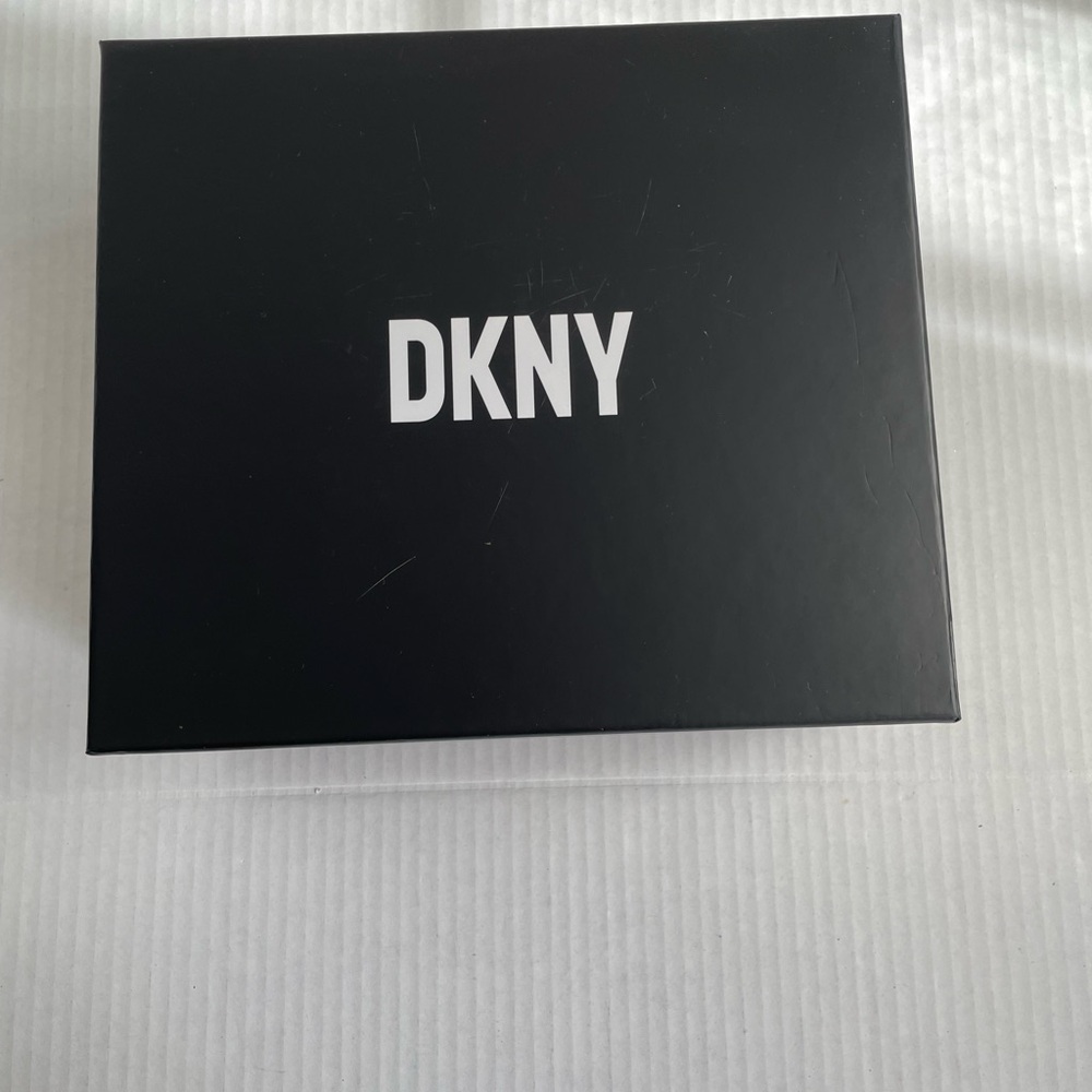 NWT DKNY crossbody black bag - Picture 4 of 4